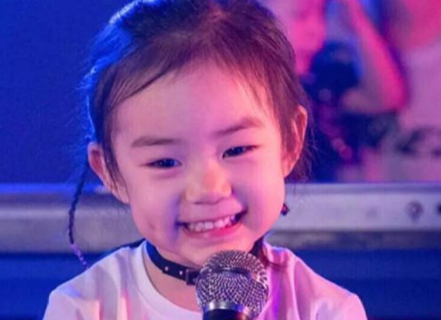 酒窝是怎么形成的，脸上的酒窝是怎么形成的（”科学解释酒窝形成）