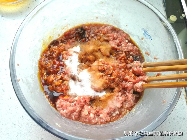 羊肉饺子怎么做，怎样调制羊肉饺子馅（一口一个抱团儿又爆汁儿）