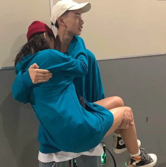 原宿风是什么意思，原宿风是什么意思啊（原宿风·情侣头像：笑过）