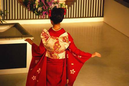 日本和服的由来和历史，和服的由来和历史是什么（和服——日本文化的浓缩）