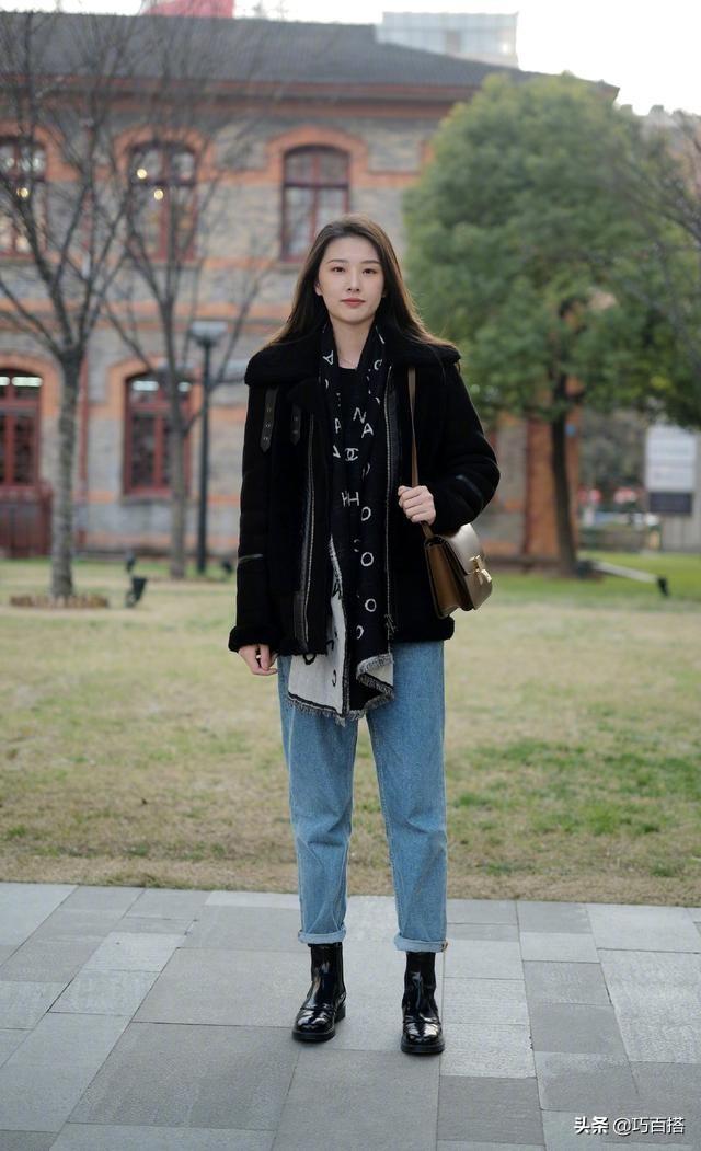 直筒牛仔裤如何搭配，直筒牛仔裤如何搭配鞋子（直筒牛仔裤别乱搭）