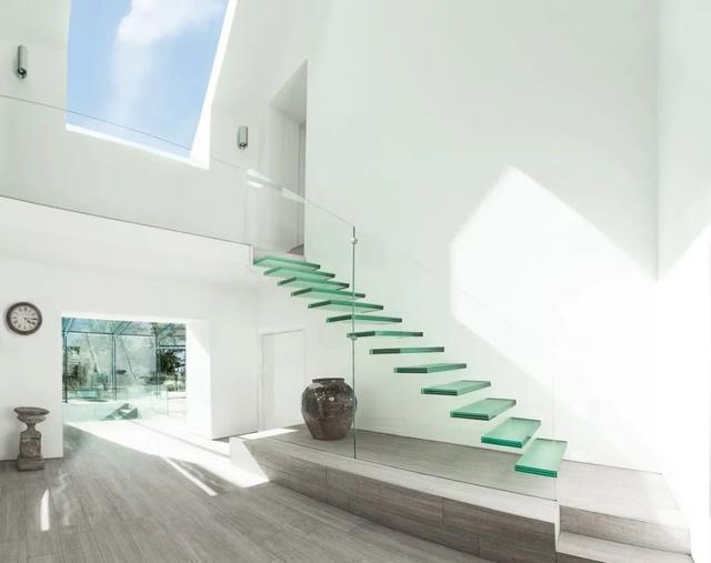 楼梯设计图与尺寸，一楼上二楼拐两次楼梯设计图（尺寸合理才是对空间的极致利用）