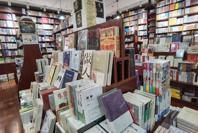 附近书店在哪个位置离我最近，离这里最近的文具店（厦门这些“有颜有料”的书店）