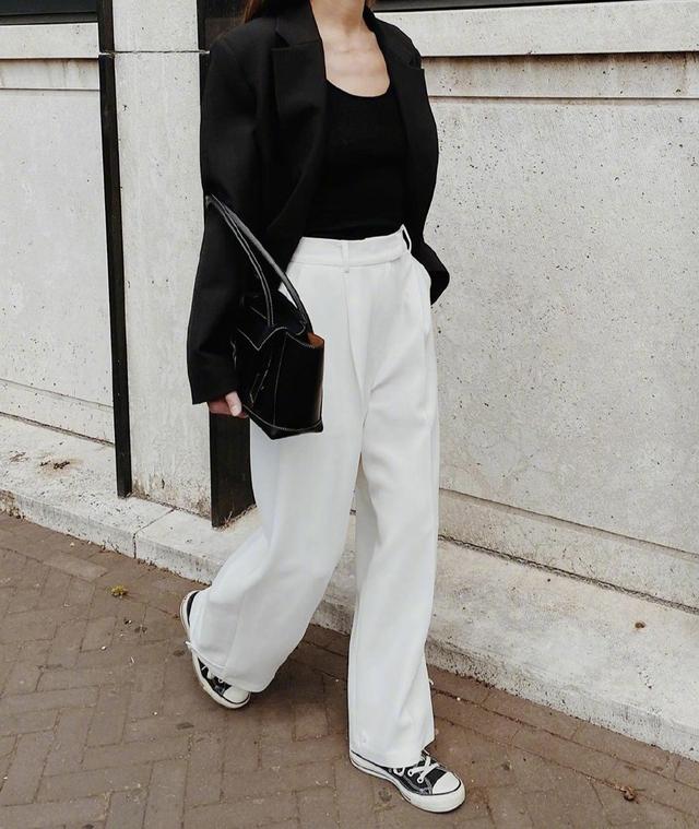 黑与白的服装碰撞，白加黑的衣服（黑与白的碰撞，你心动了吗）