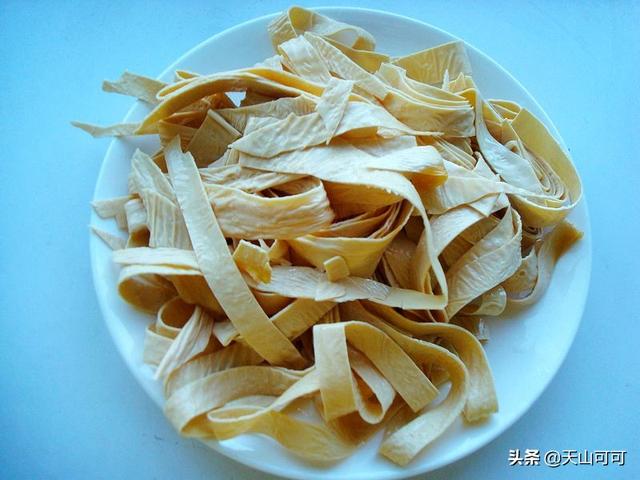 豆油皮怎么做好吃，油炸黄豆怎么又脆又酥（这是豆油皮最好吃的做法）