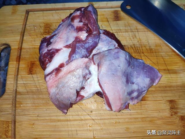 驴肉和鹿肉相比什么比较好吃，驴肉最忌讳的三种调料（宅家烹饪之烤箱版烤驴肉串和烤鹿肉串）
