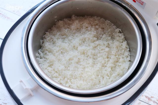 粢饭团怎么蒸粢饭团的做法，粢饭团怎么蒸粢饭团的做法（教你在家做老式传统粢饭团）