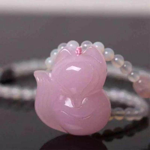 玉髓长期佩戴对身体有影响吗，玉髓对身体有害吗（佩戴粉玉髓有什么好处和作用,戴粉玉髓的手链吊坠好处有哪些）
