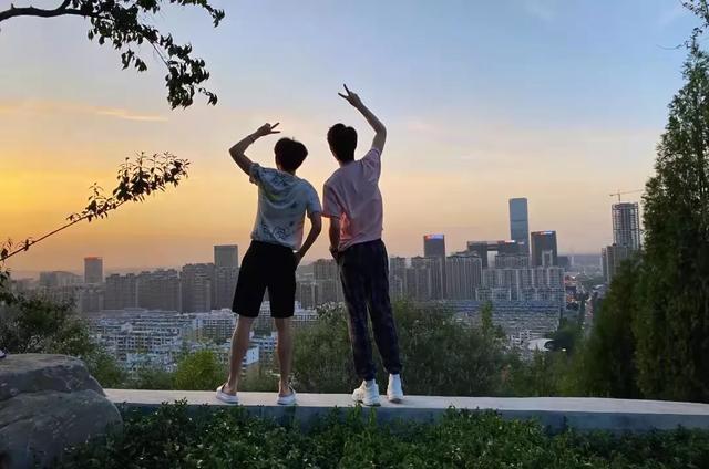 沈氏夫夫的具体资料，如何看待沈氏夫夫（原来已经结婚4年了）