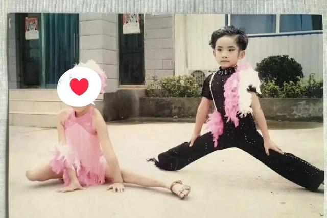 易烊千玺出道时间，易烊千玺出道时间天数（易烊千玺到底经历了什么）