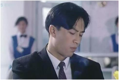 张嘉译第三任妻子，张嘉译第二任妻子是谁（与王海燕因戏生情相守13年）