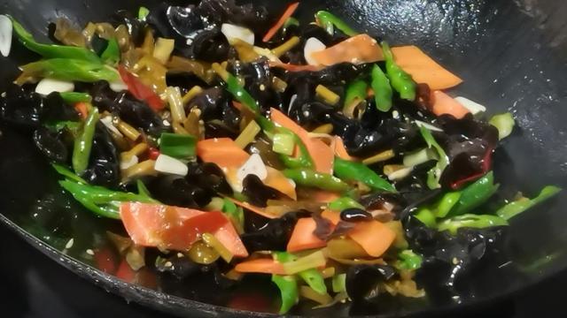 土公鸡怎么做好吃，营养解馋土鸡挑选有技巧