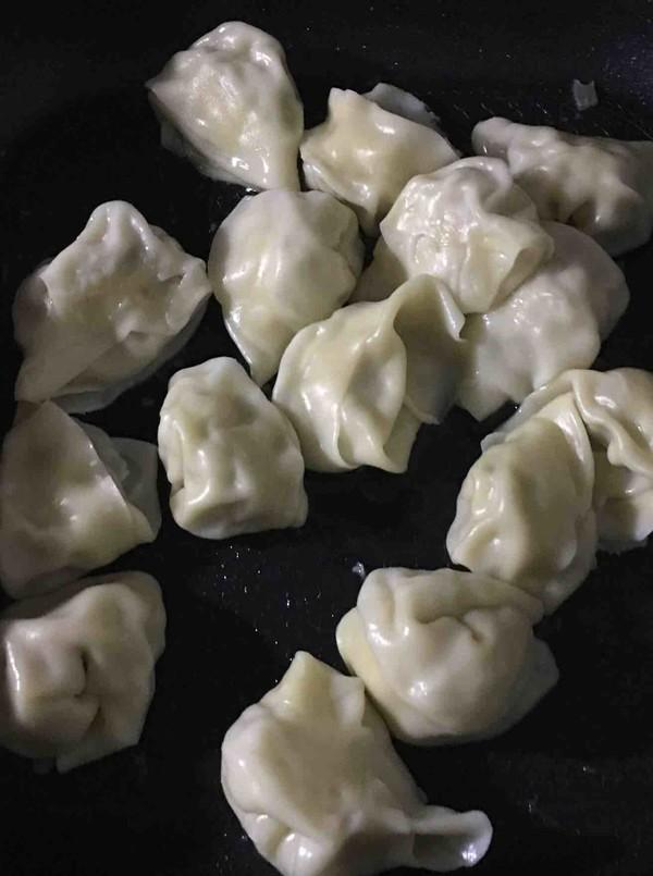 芹菜叶水饺的做法，芹菜叶水饺的做法窍门（吃不吃叶让很多人纠结）