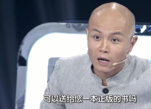 乐嘉回应强吻谢娜事件，他感情坎坷，一共有三段婚姻，三个孩子