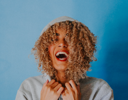 joy什么意思，love and joy什么意思（开心只会说“Happy”）