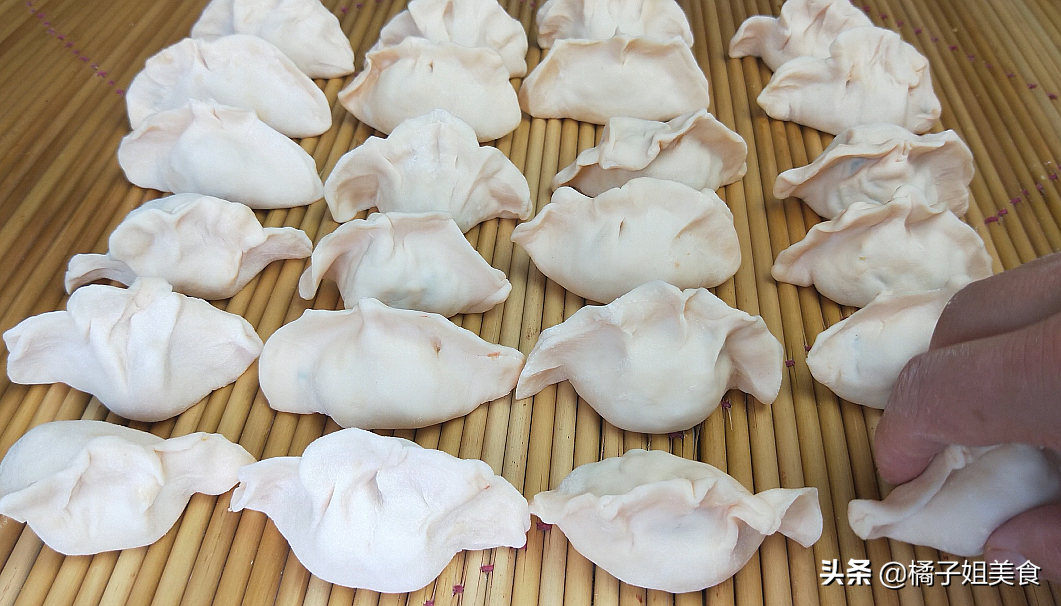 图片[7]-【西红柿韭菜花鸡蛋饺子】做法步骤图 鲜嫩多汁 大人孩子都抢-起舞食谱网