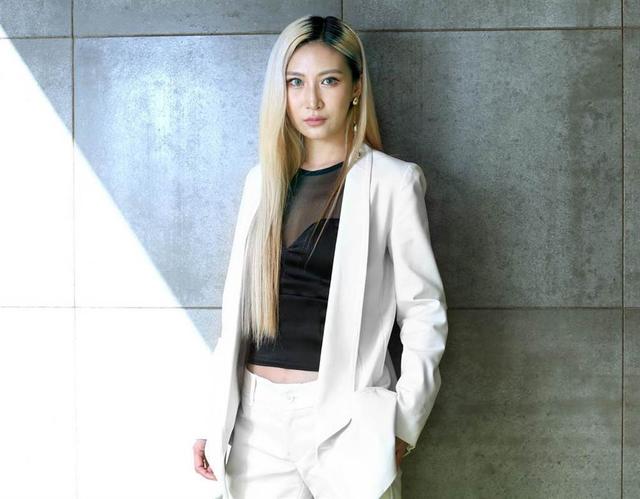 涂惠源现任老婆,涂惠源微博(搂小22岁二婚妻子画面温馨)