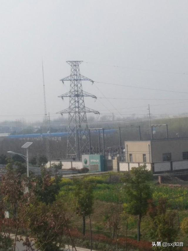 220kv的安全距离是多少（电力高压线对旁边居民有影响吗）