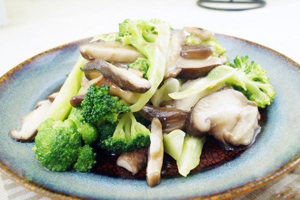 西兰花的家常做法大全，西兰花的各种做法大全家常（西兰花的做法大全）