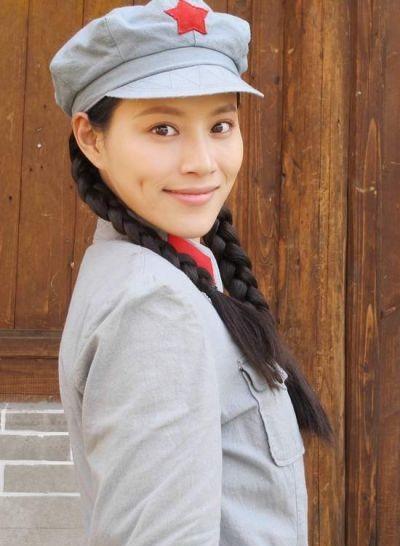 人气男星张若昀主演几部谍战剧，黑狐霹剑斩风影，谍战深海在惊蛰