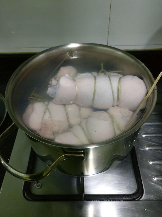 猪手的做法，沙姜猪脚简单又美味的一种做法（做猪蹄的方法视频）