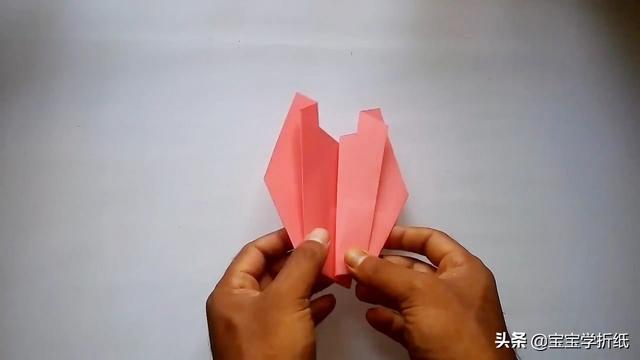手工飞机怎么做，手工飞机的制作方法（用普通纸做折纸飞机玩具）
