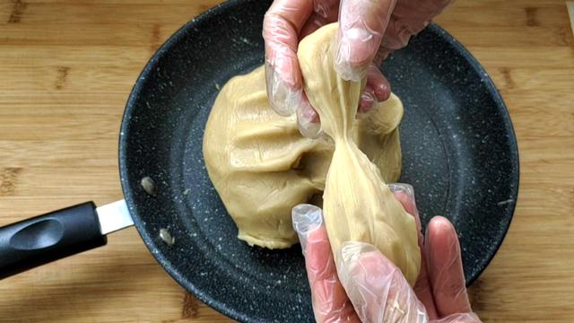 莲蓉馅是什么材料做的，白莲蓉馅是什么材料做的（细腻绵软的）