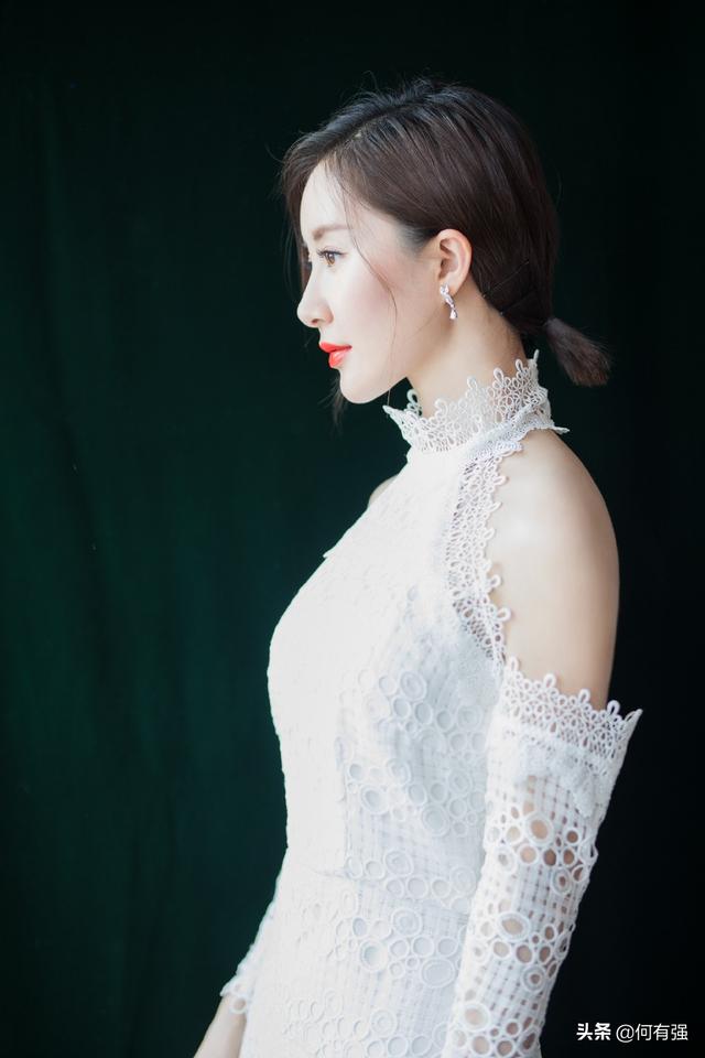 舒畅的穿搭却越来越惊艳了，舒畅近照穿紧身基础装秀出好身材