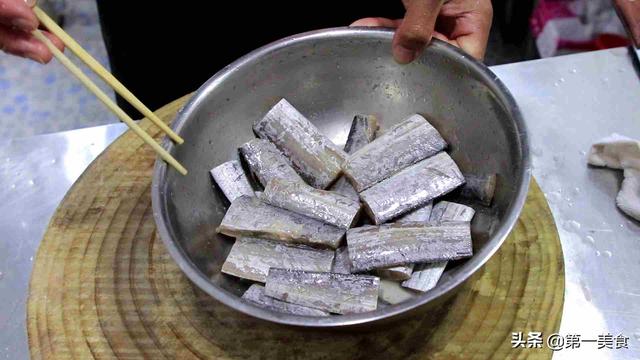 酥骨带鱼的做法，厨师长教你酥骨带鱼的家常做法
