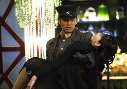 “爱你爱到自己快要发狂，结果在你眼里还是过客”，你让我爱的发狂（《来不及说我爱你》慕容沣和尹静琬图片）