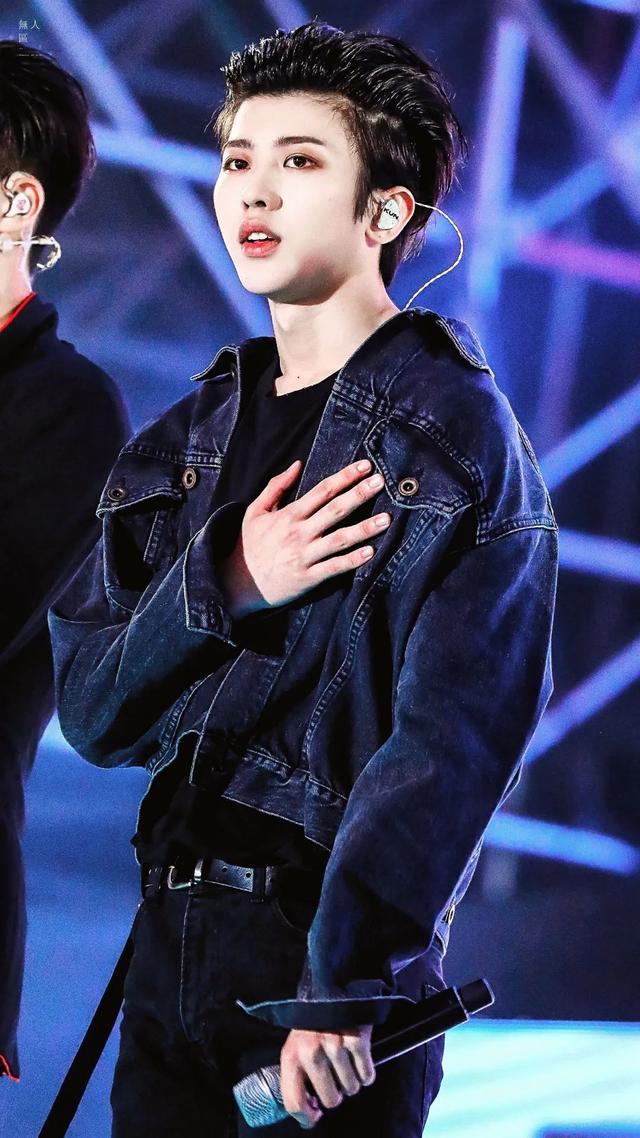 蔡徐坤微信头像，蔡徐坤（壁纸 ， 蔡徐坤壁纸，头像）