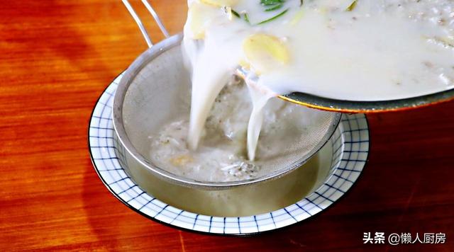 正宗的鱼汤面怎么做，鱼汤面怎么做（教你做一碗热气腾腾的鱼汤面）
