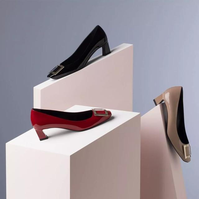 坡跟鞋是什么意思，坡跟鞋与高跟鞋（看看细高跟、小猫跟和坡跟鞋选择技巧）