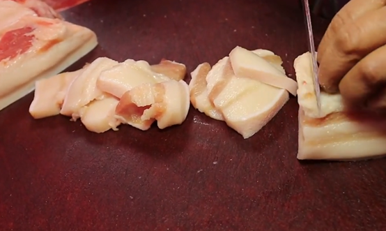 肉渣怎么做好吃，渣肉怎样做好吃（合肥大叔手工制作干渣肉30年）