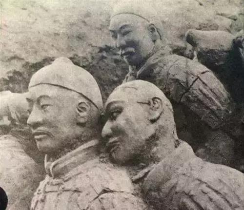 兵马俑是什么做的，陕西兵马俑是什么做的（千人千面的兵马俑）