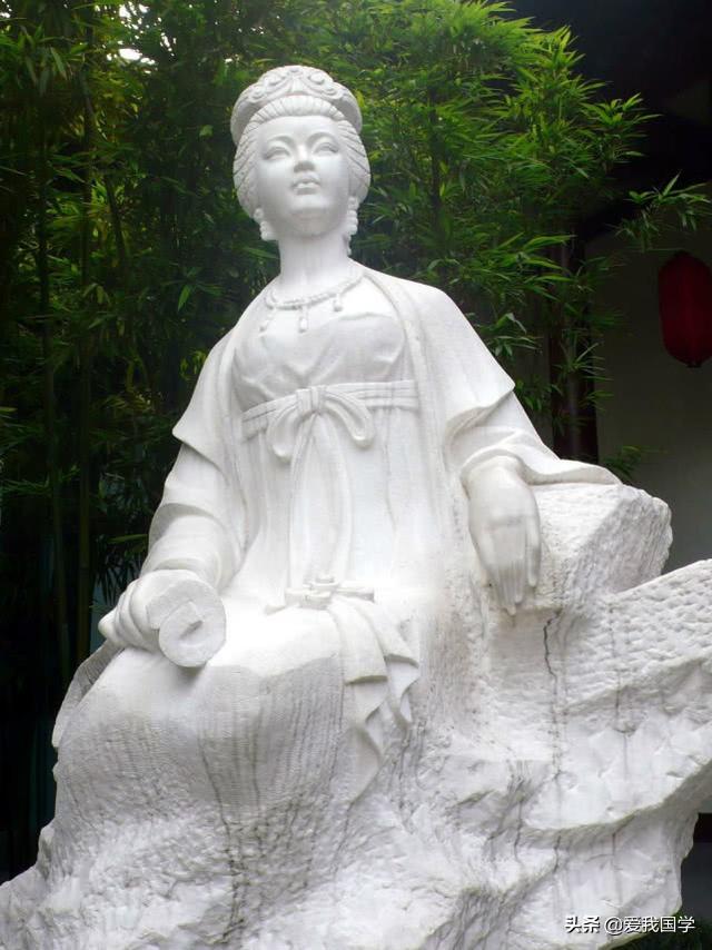 枝迎南北鸟叶送往来风什么寓意，枝送南北鸟,叶迎四面风的前两句（<扫眉才子知多少）