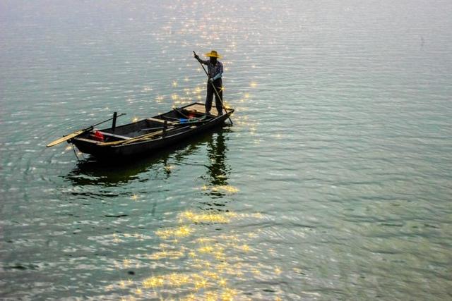 南京玄武湖有几个门，南京玄武湖有什么（如今游人如织的玄武湖）