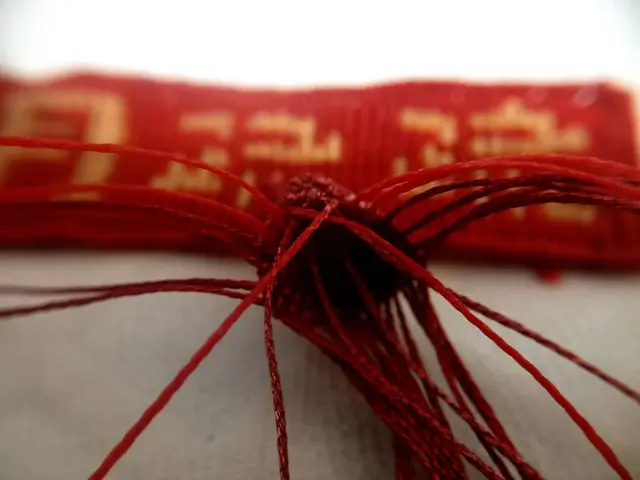 手工粽子怎么做简单又漂亮，手工五彩粽子制作方法（精致小巧的4角粽子）