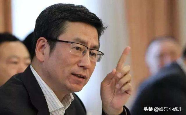 央视主持人白岩松简介，白岩松简介（转向幕后的主持人白岩松）