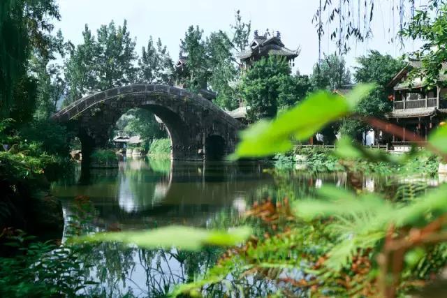 黄龙溪在哪里，黄龙溪的黄龙溪谷（市井印象馆......这个周末走起）