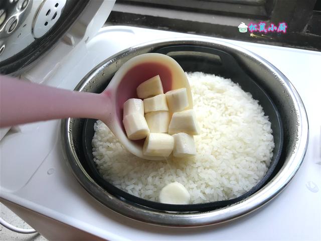 怎样用电饭锅蒸山药大米黑米饭，黑米和长山药,能一起煮饭么（大米中加点它做成米饭）