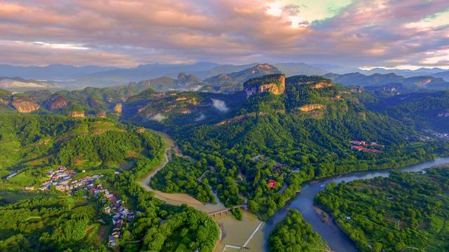 九曲溪:武夷山之魂,武夷山九曲溪(碧水丹山武夷之美)