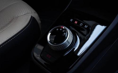 女士自动挡省油小型车，女士省油的自动挡汽车（宝骏这款自动挡经济省油）