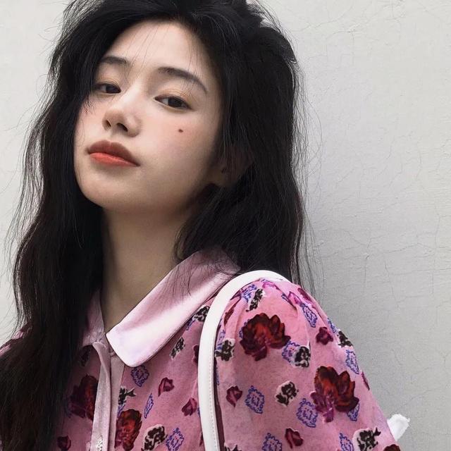 陈妤/剩下的明天更新吧/快来催更陈妤阿/被爱好似靠山，微信头像，陈妤/剩下的明天更新吧/快来催更陈妤阿/被爱好似靠山（头像，冷淡风头像）