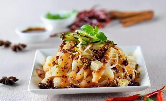 一个肉包的热量，一个菜包一个肉包多少热量（4种一吃就长肉的主食）