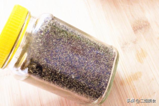 黑芝麻怎么炒熟，黑芝麻怎样算炒熟了（把黑芝麻和白芝麻下锅炒一炒）