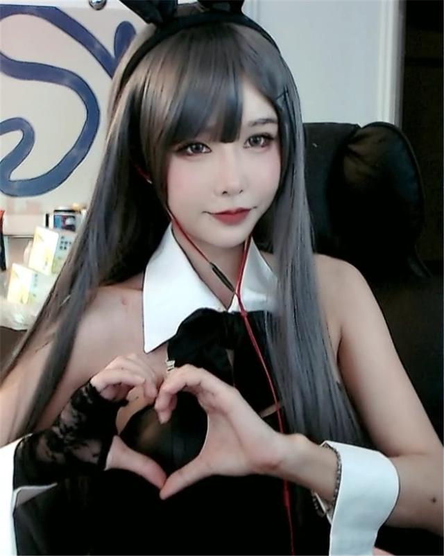 大菠萝是什么枪，香肠派对大菠萝是什么枪（枪白人准还有兔女郎黑袜）