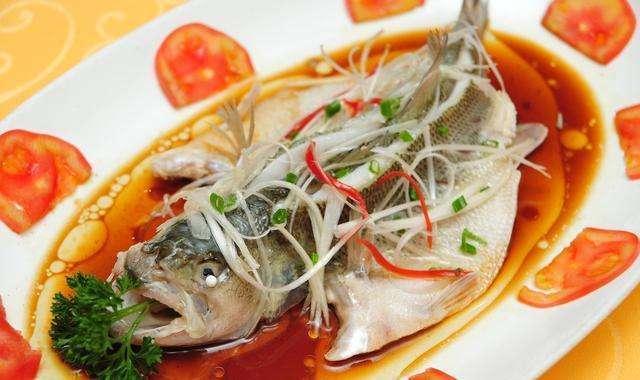 巴毛鱼怎么做好吃，毛鱼怎么做好吃（近日暴雨导致广东上千条鱼跳上岸）