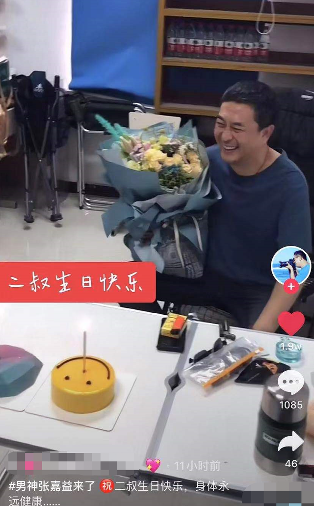 张嘉译图片大全，男明星图集张嘉译（张嘉译片场庆51岁生日）