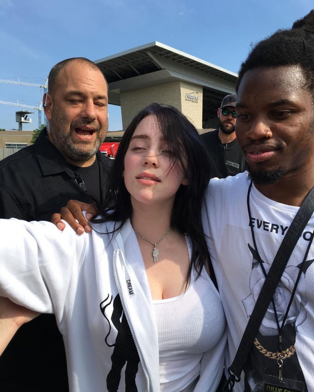 甜甜圈歌词，燃烧我的卡路里歌词（比莉艾利什新歌 Therefore）